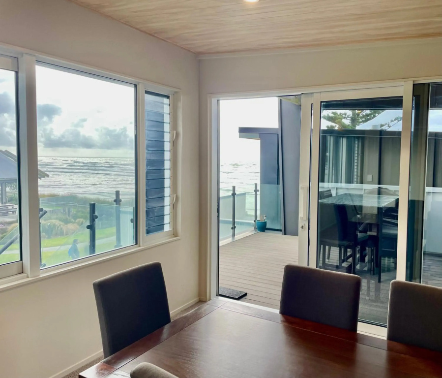 The White Haus - Waihi Beach Upstairs Holiday Unit