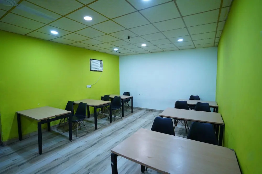 Hotel Lyf Corporate Suites - Peera Garhi