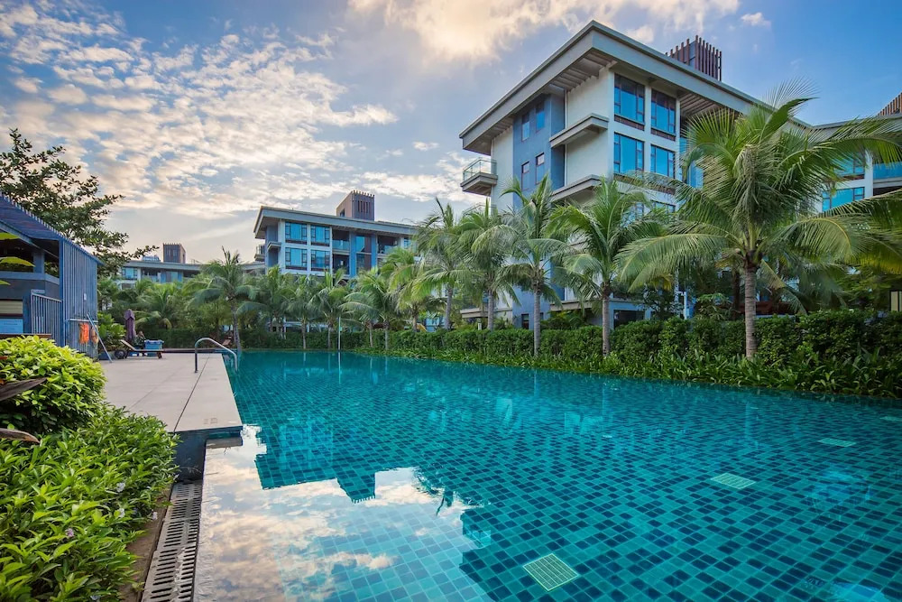 Yalong Bay LanSeJiaRi Villa Aprtment