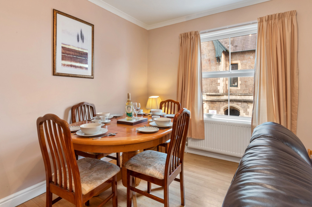 Arcadia House - Lovely Apartment Close to Beaches Harbour and Town Centre