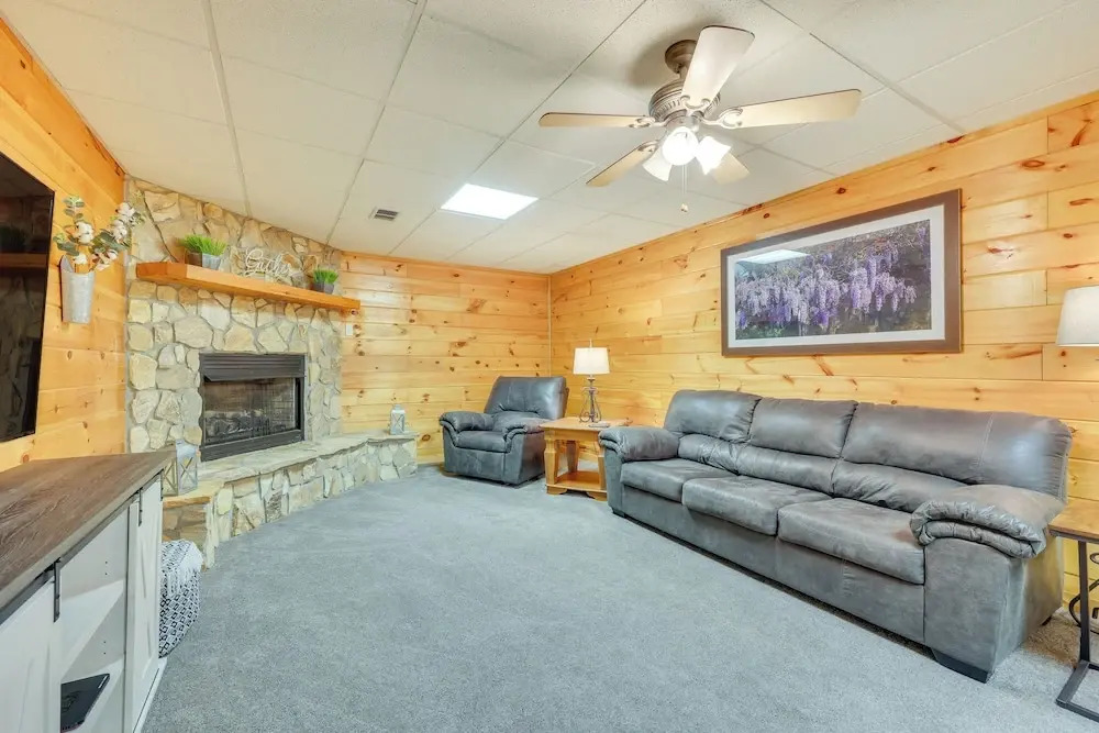 Hot Tub & Game Room: Blue Ridge Getaway