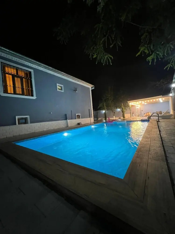 Cozy House With Swimming Pool Near City Center