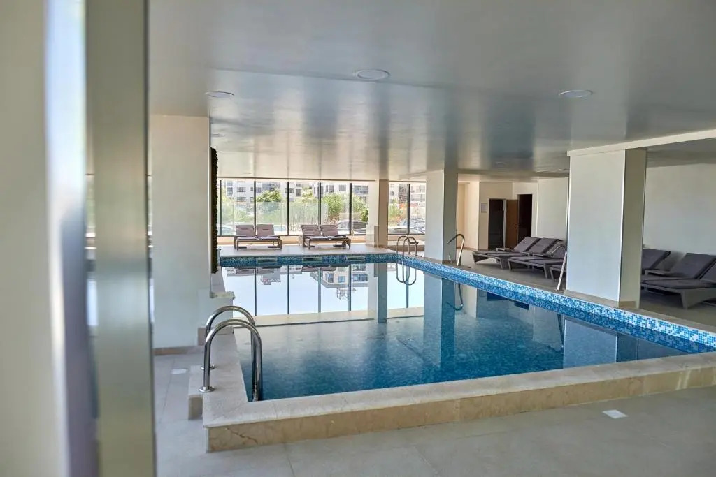 7 Waves Studio-Spa n Pools beach resort