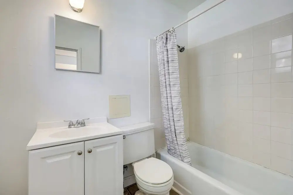 Walk to Food & Art: Condo in Historic Riverside