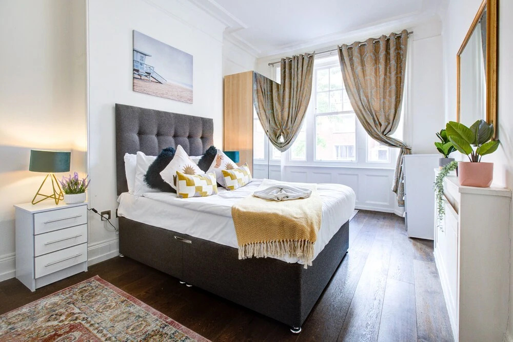 4-bedrooms 2-baths Independent Private Family Flat