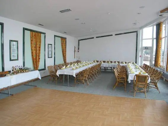 Hotel Bördehof, direkt an der A2 & A14, mit Restaurant