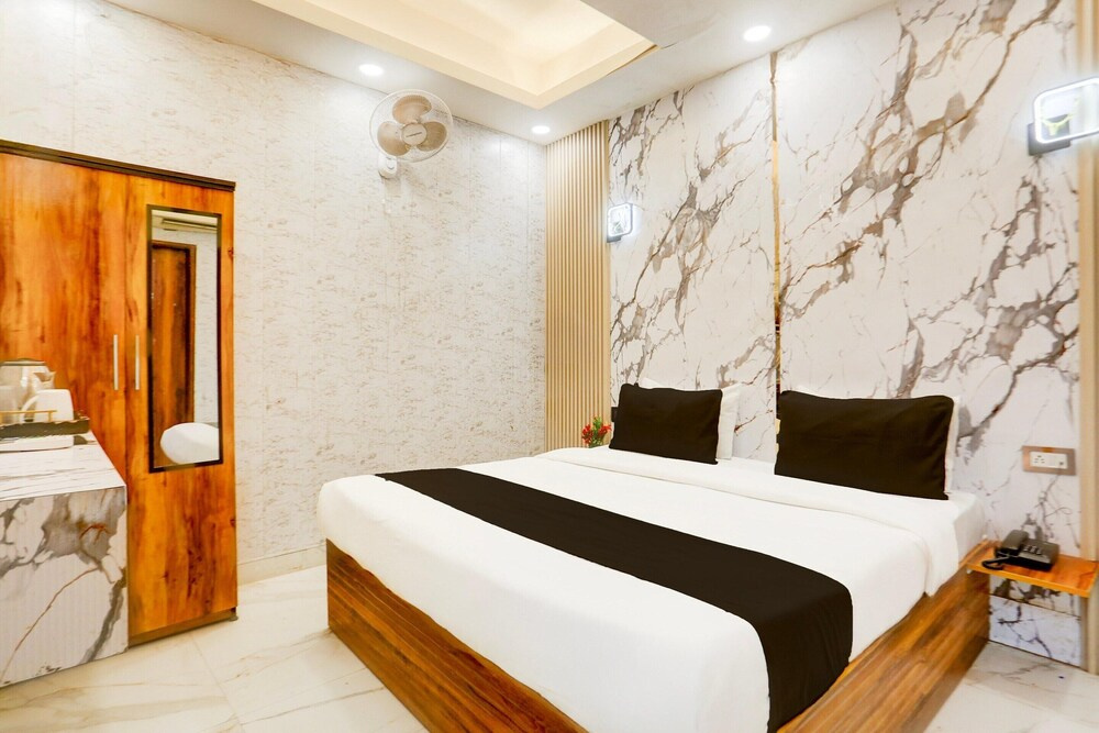Super Deluxe Twin Roomhotel Royals Paradise