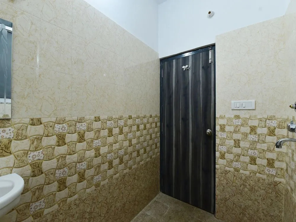 OYO 23085 Baba Hotel