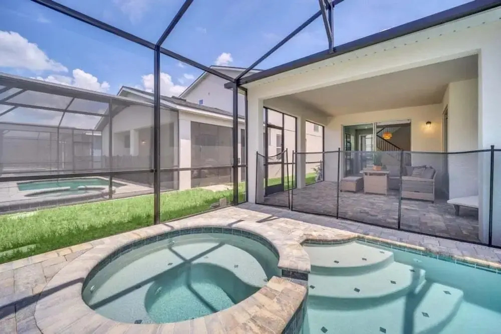 Movie Room, Pool, Theme Rooms Everything Included! 6 Bedroom Villa