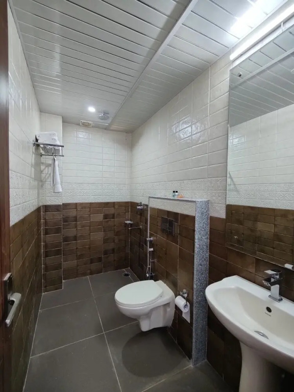 Aliza Inn And Suites By SRS Hotels