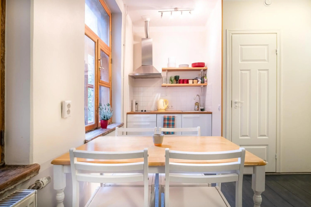 Dream Stay - Bright 2-Bedroom 2-Floor Old Town Apartment