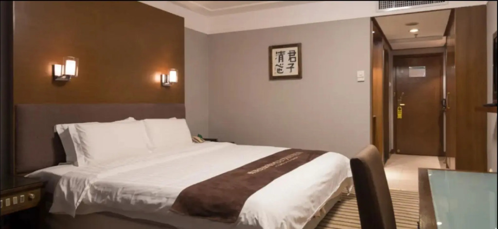 Poly Hotel