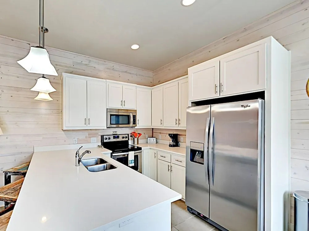 Stylish New #102 - 3 Br Townhouse