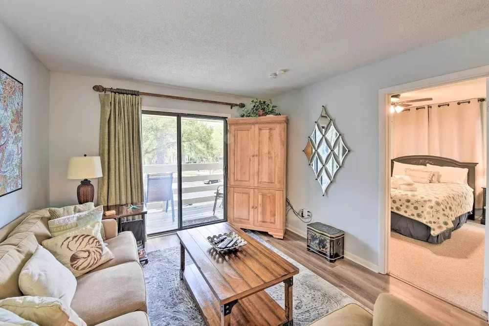 Walk to Beach: Hilton Head Condo w/ Pool Access
