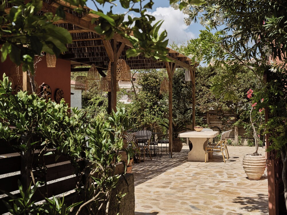 Anemelia Retreat - Explore & Recharge