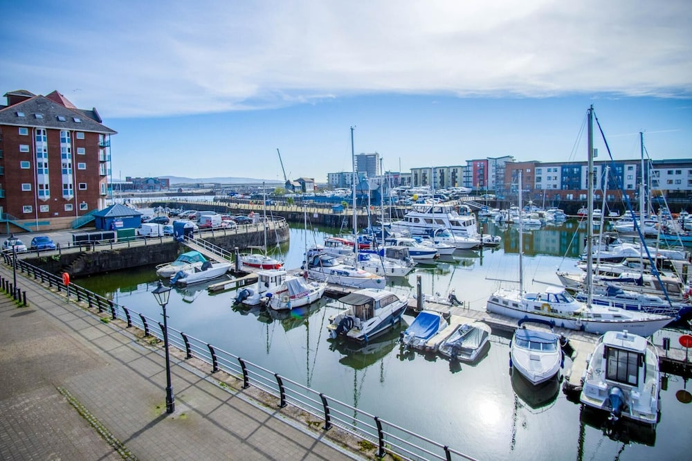 The Crows Nest - 1 Bed Apartment - Swansea Marina