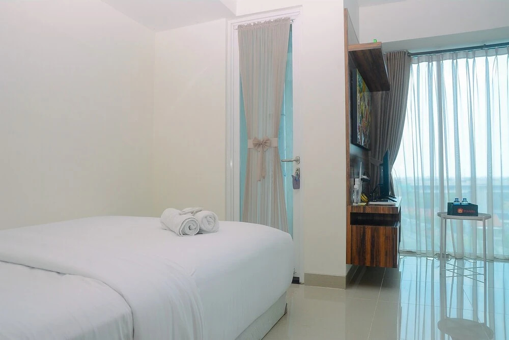 Cozy Living 1BR at Grand Kamala Lagoon Apartment By Travelio