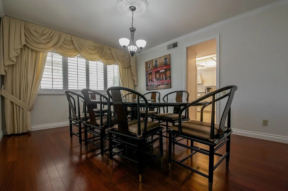 Luxurious 5BR near Las Vegas Strip