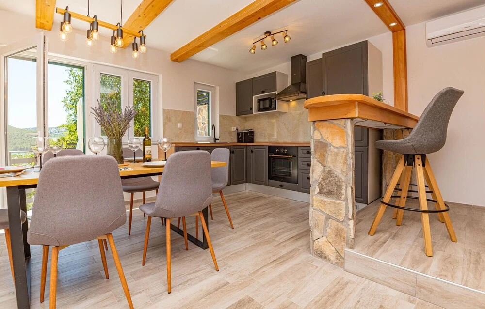 3 Bedroom Cozy Home In Skradin
