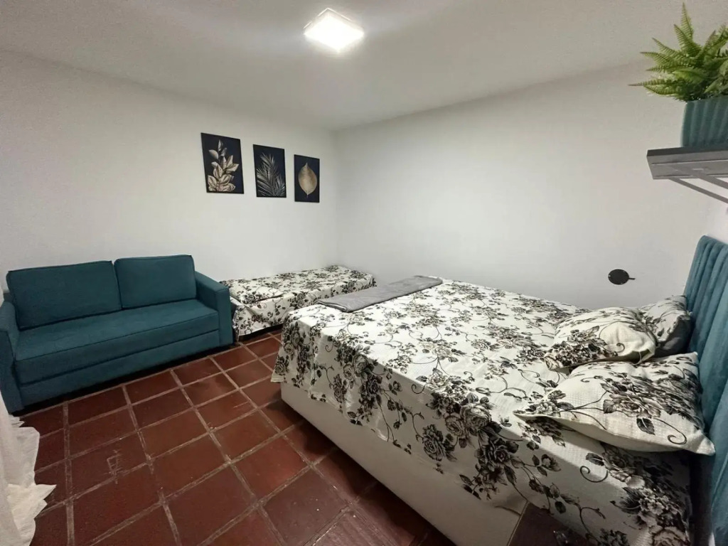 Sítio com piscina e lareira