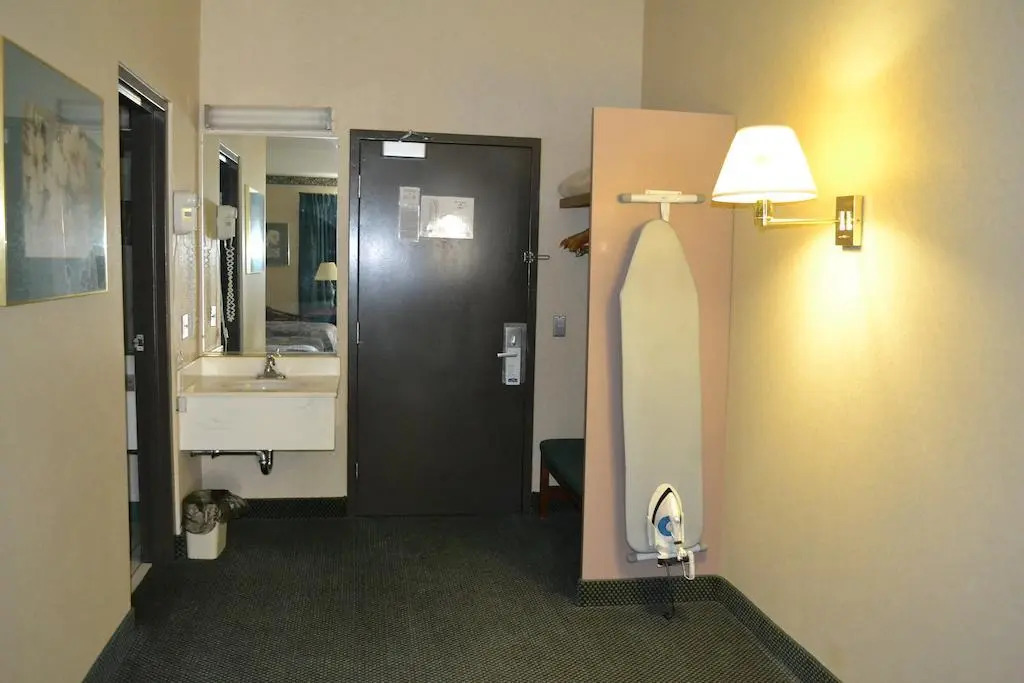 Super 8 by Wyndham Rocky Mount I-95 EXIT 145