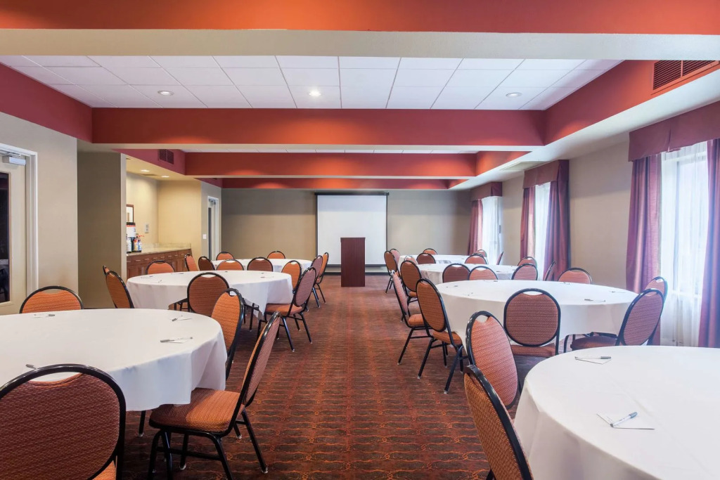 Hampton Inn and Suites Seattle - Airport / 28th Avenue