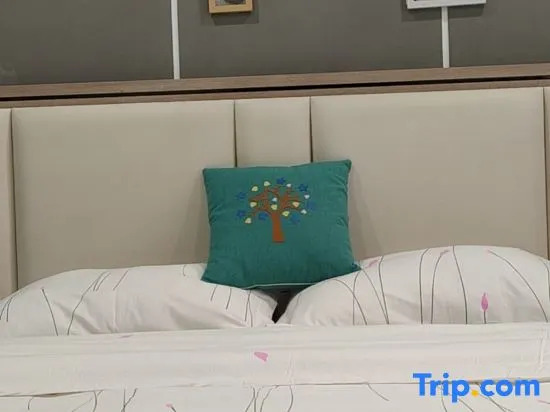 Luke Hotel (Zhoukou East Bus Station)