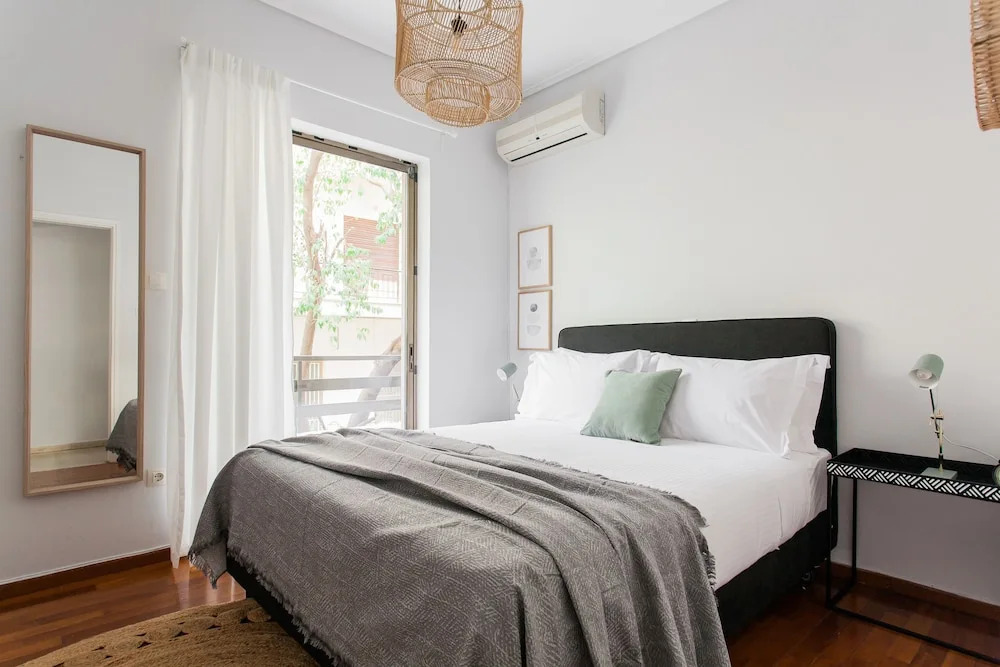 Pleasant 2BR Apartment near HELEXPO