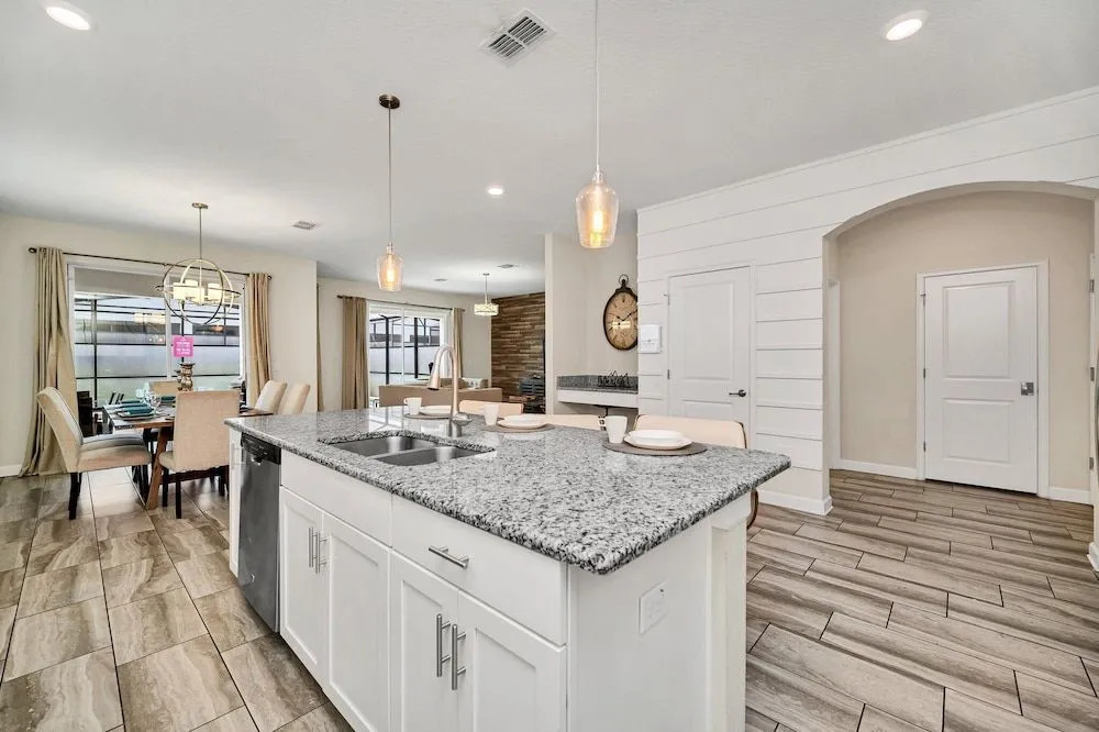 Gorgeous, Modern Home W/private Pool!