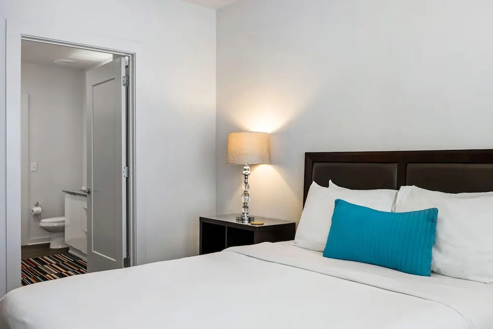 Spectacular Suite 1BR 1BA Apt I - Includes Bi-weekly Cleanings Linen Change