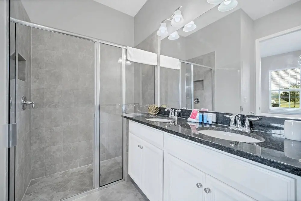 Vibrant Townhome w Private Pool, near Disney