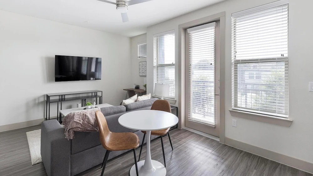 Landing Apartments near Dallas Medical District
