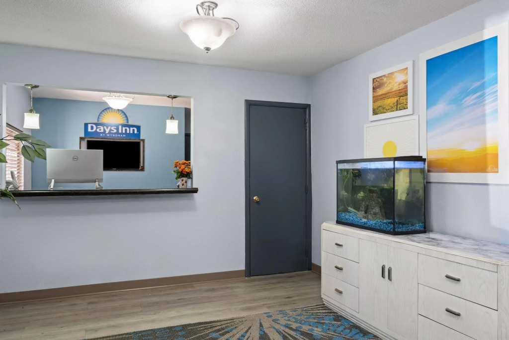 Days Inn by Wyndham Jamestown