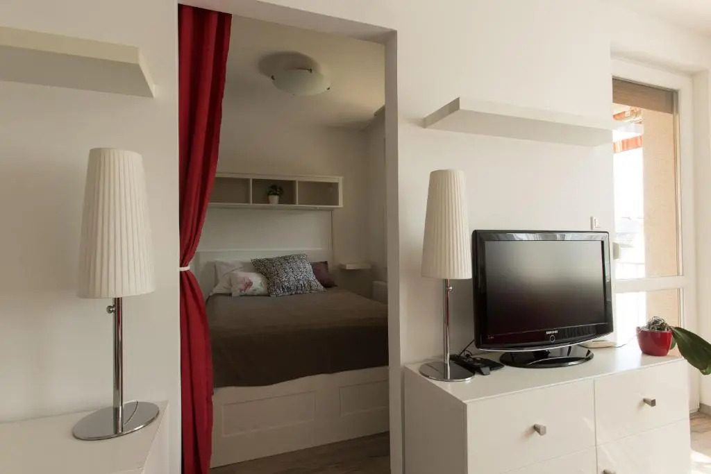 City Break Apartment 1. - PRIVATE GARAGE/AC