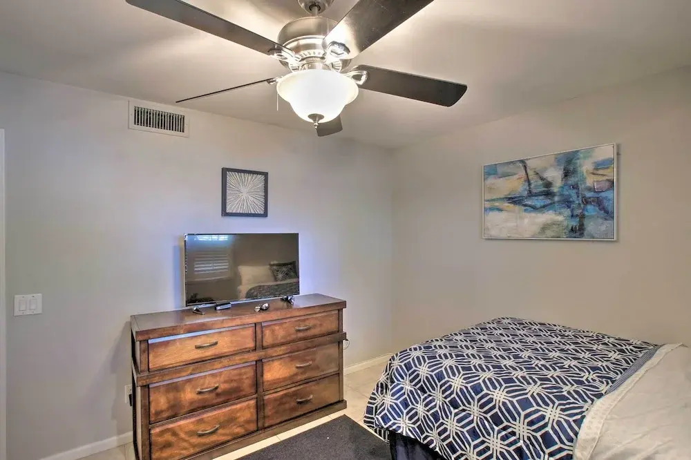 Game Room, Fire Pit & Putting Green: Glendale Home