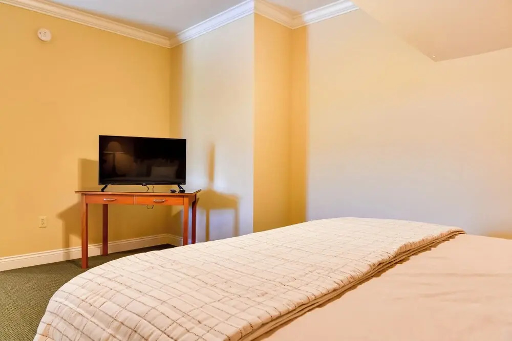 Springfield Studio Rental w/ Golf Course View!