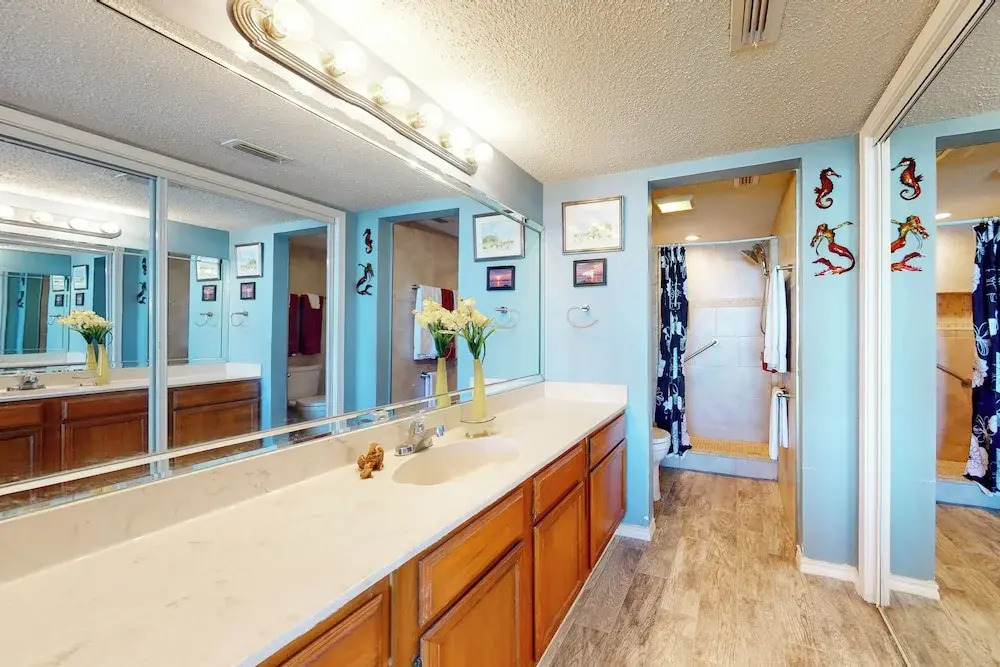 3BR Gulf-view Suite w/ Pools, Gym & Tennis
