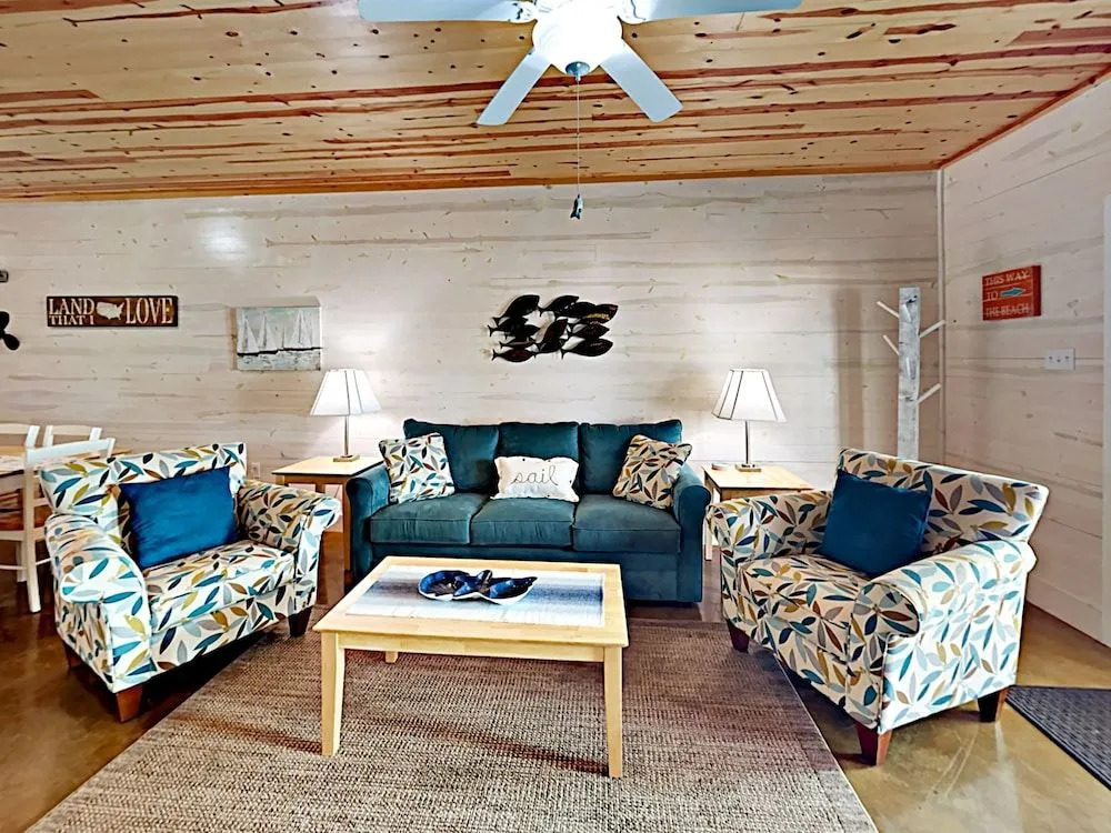 #803 The Commons - Dancing Dolphin 3 Bedrooms 2.5 Bathrooms Townhouse