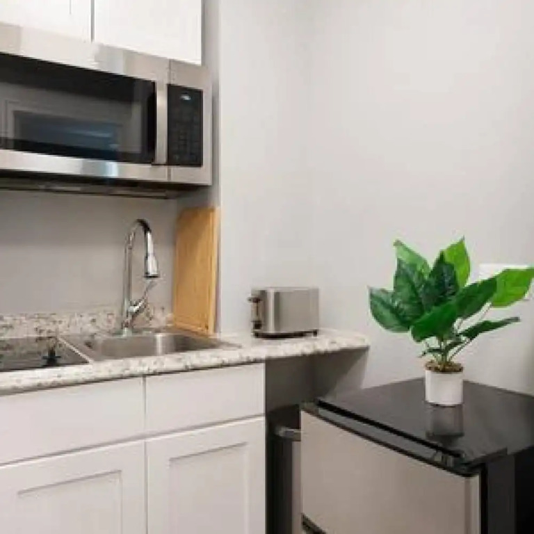 73-201 New 1BR 1bth UWS Doorman Gym