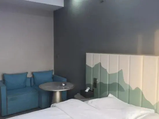 Manlu CC Hotel (Provincial Orthopedic Hospital Subway Station Store)