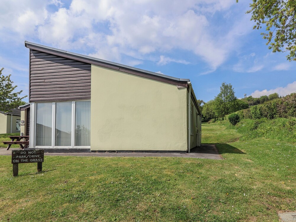 Harcombe House Accessible Pet Free Bungalow Sleeps 6