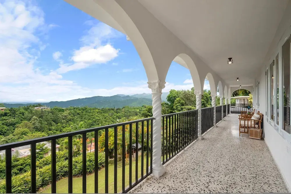 Nice Pool w Breathtaking Mountain Views BBQ
