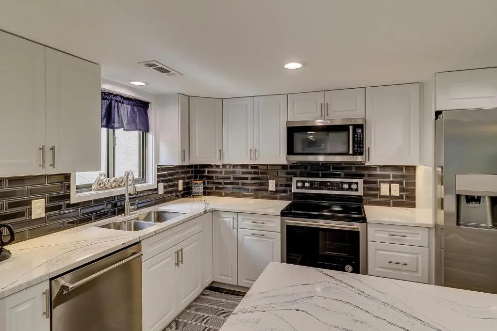 1504 Shipmaster 2 BR Condo Shipyard