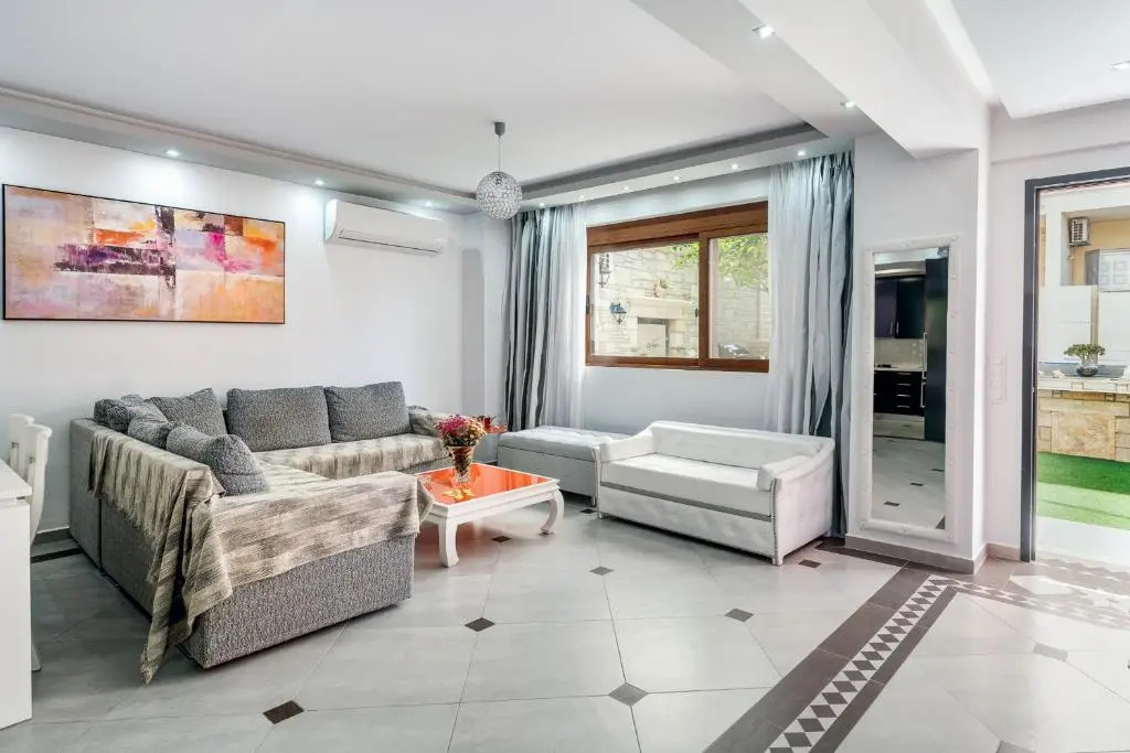 Vasili's Home - 5 Min from the City Ceter