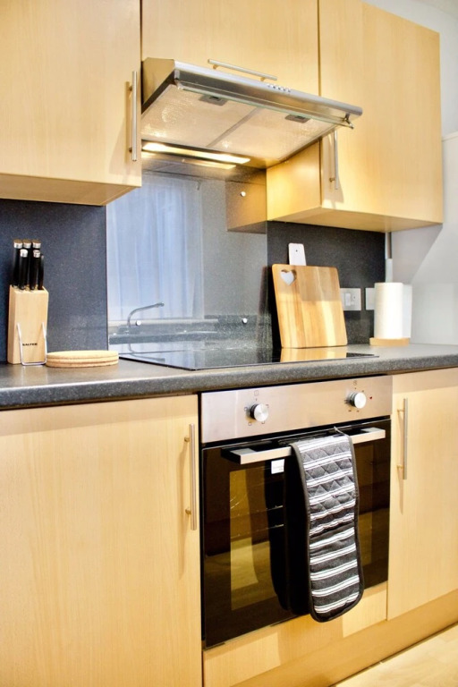 2 Bedroom Modern Home Sleeps 4