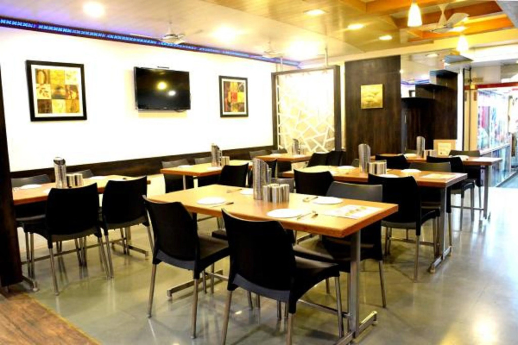 Hotel Vyankatesh & Pure Veg Restaurant