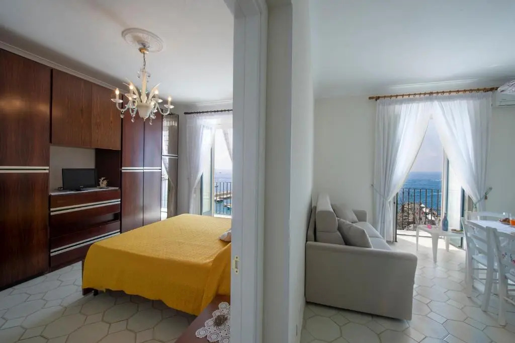 Amalfi Moon