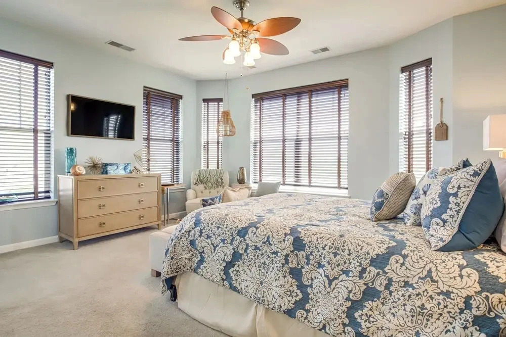 Walkable Condo w/ Drawbridge Views in Cambridge