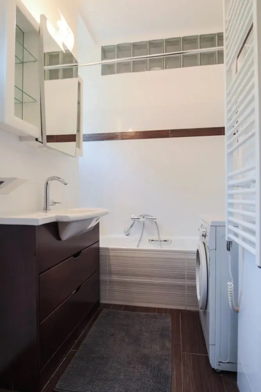 Wenceslas Apartment for 10 with AC