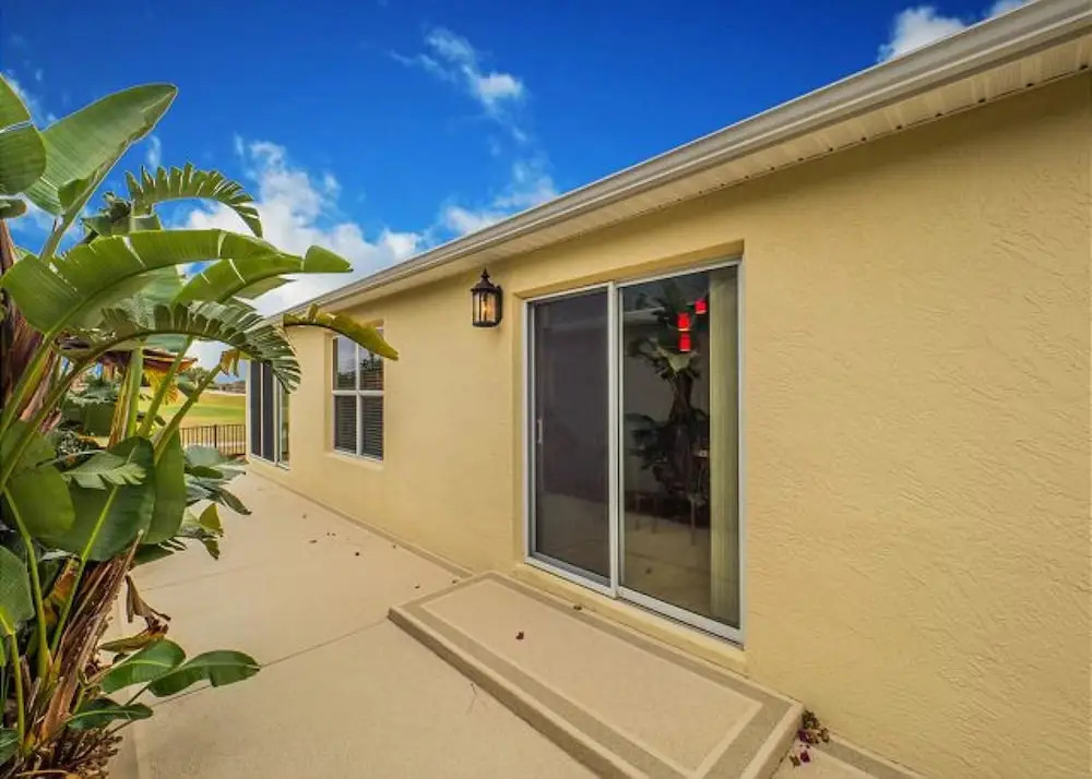 Vestridge Ave 3490 by White Pelican VR